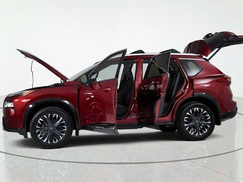 Used 2025 Nissan Rogue Platinum FWD image 11