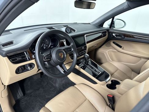 Certified 2023 Porsche Macan Turbo AWD/4WD image 4