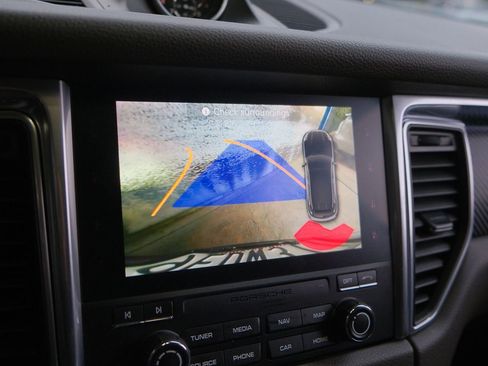 Used 2017 Porsche Macan S image 20