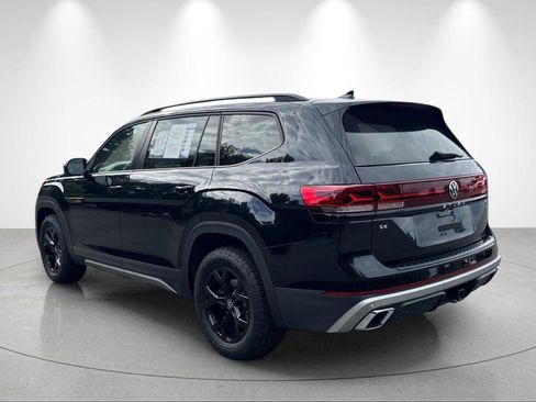 Used 2025 Volkswagen Atlas Peak Edition SE AWD/4WD image 3