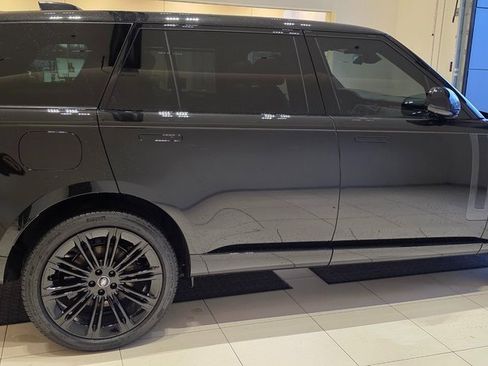 New 2025 Land Rover Range Rover Long Wheelbase SE image 7