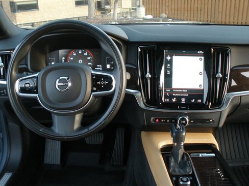Used 2018 Volvo S90 T5 Momentum FWD image 32
