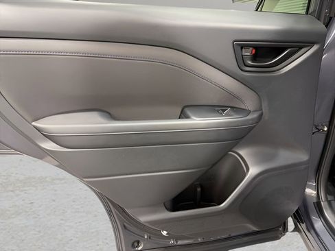 Certified 2025 Subaru Forester Premium AWD/4WD image 25
