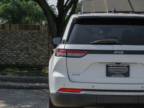 Used 2022 Jeep Grand Cherokee Laredo w/ Luxury Tech Group I image 57