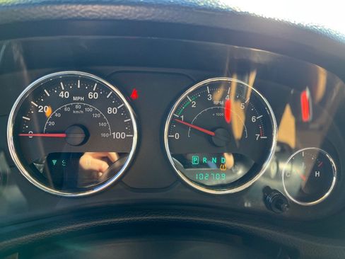 Used 2012 Jeep Wrangler Unlimited Rubicon w/ Connectivity Group image 19