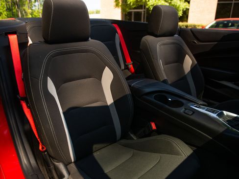 Used 2020 Chevrolet Camaro LT w/ Technology Package RWD image 38