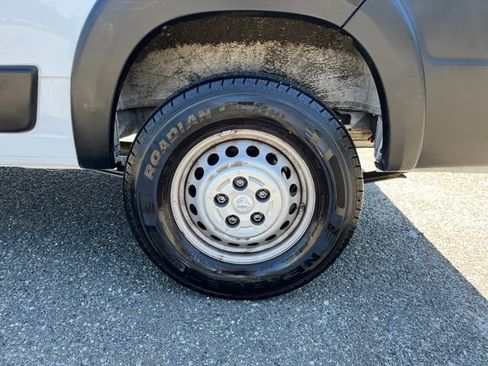 Used 2025 RAM ProMaster 2500 w/ Convenience Group FWD image 11