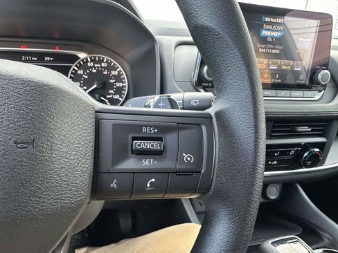 Used 2025 Nissan Rogue S image 30