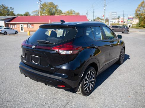Used 2024 Nissan Kicks SV image 4