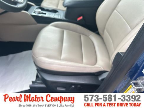 Used 2022 Ford Escape Titanium image 10