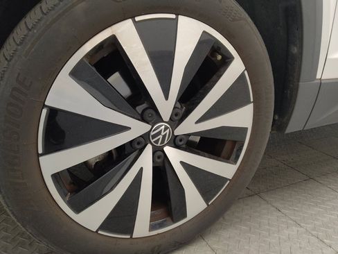 Used 2022 Volkswagen Taos SE FWD image 31