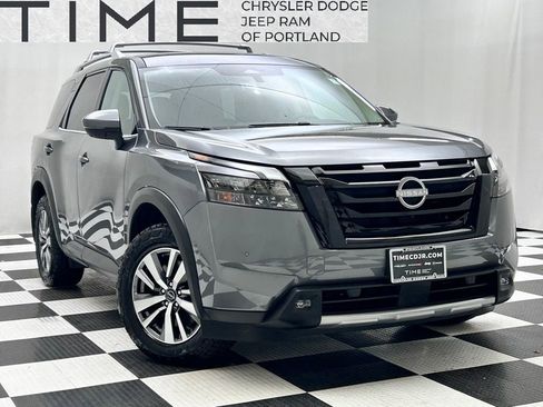 Used 2025 Nissan Pathfinder SL w/ Black Appearance Package AWD/4WD image 1