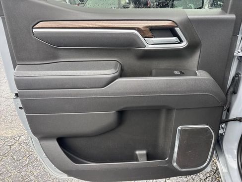 Used 2025 Chevrolet Silverado 1500 RST AWD/4WD image 18