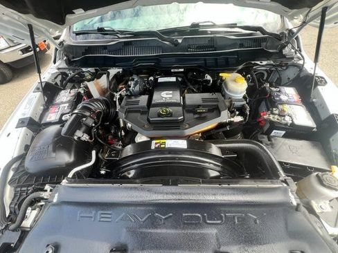 Used 2018 RAM 3500 Tradesman w/ Chrome Appearance Group AWD/4WD image 17