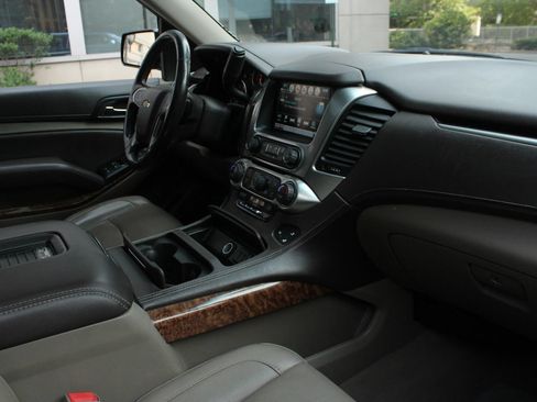 Used 2019 Chevrolet Suburban Premier AWD/4WD image 25