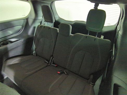 Used 2020 Chrysler Pacifica Touring w/ S Appearance Package image 32