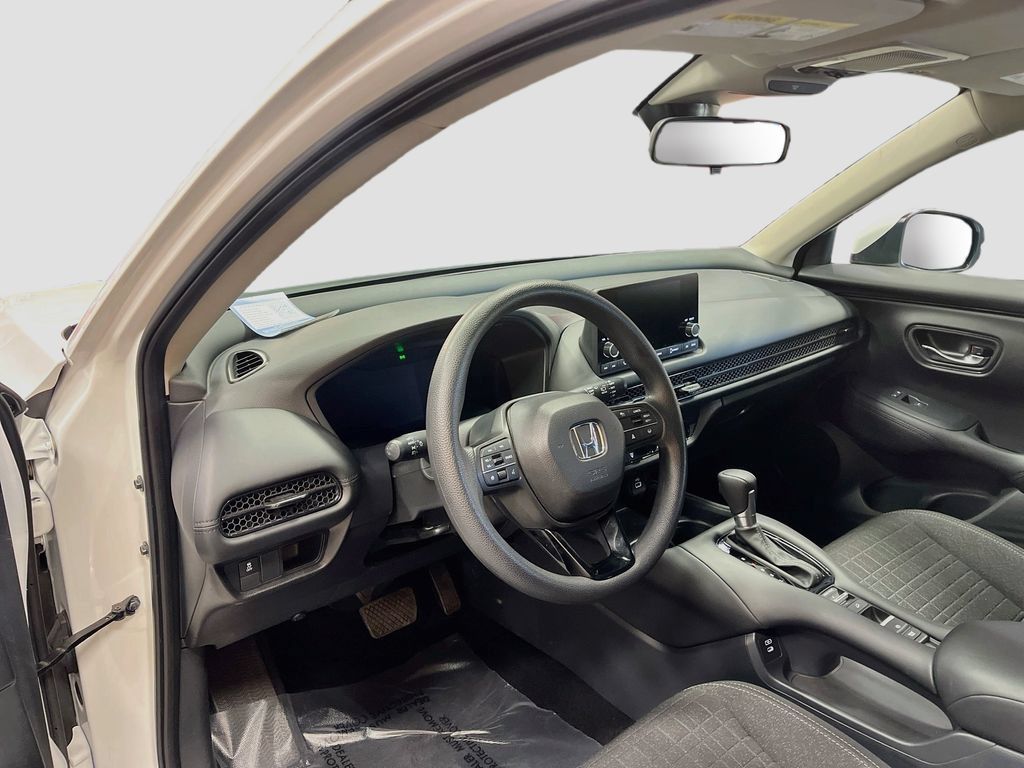 Used 2025 Honda HR-V LX image 9