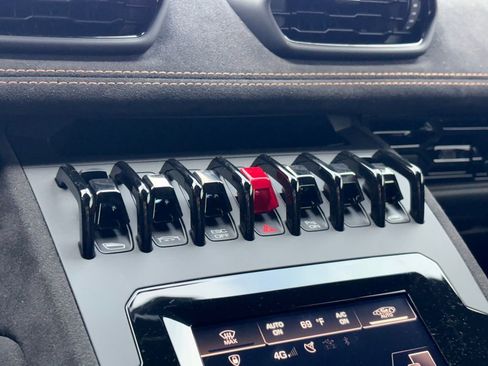 Used 2024 Lamborghini Huracan Sterrato image 18