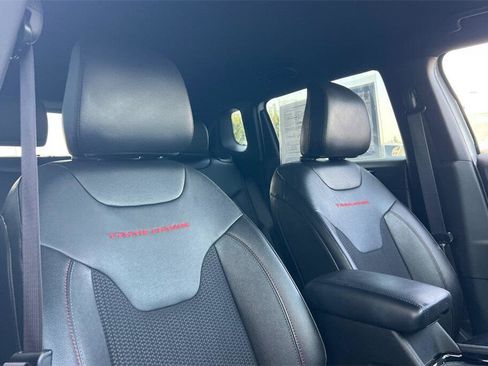 Used 2024 Jeep Compass Trailhawk image 17