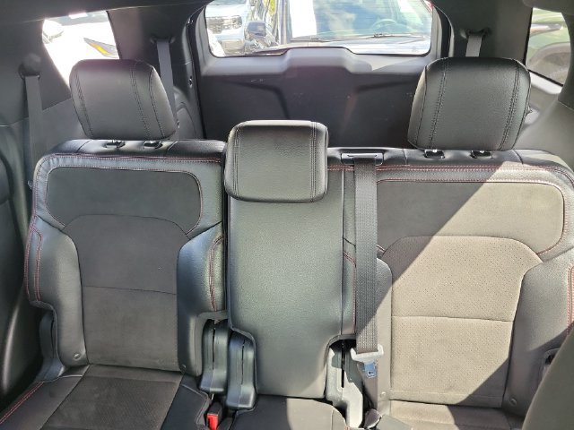 Used 2018 Ford Explorer XLT w/ Equipment Group 202A FWD image 10
