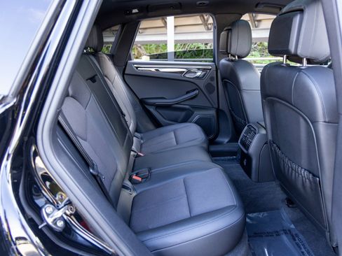 Certified 2022 Porsche Macan image 47