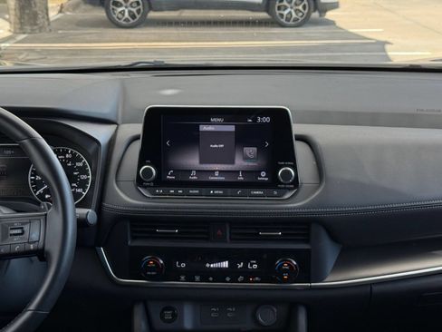Used 2025 Nissan Rogue SV AWD/4WD image 17