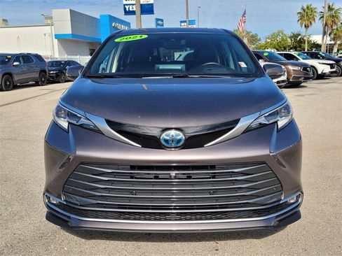 Used 2021 Toyota Sienna Platinum image 9