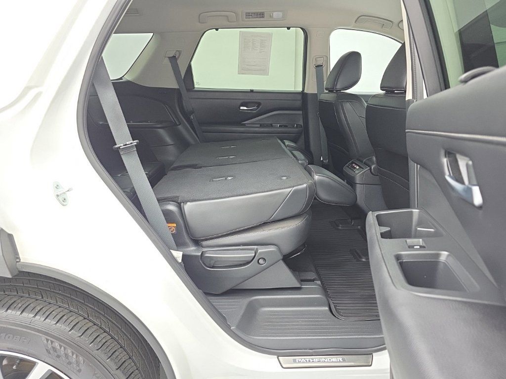 Used 2024 Nissan Pathfinder SL w/ Lighting Package (N92) AWD/4WD image 40