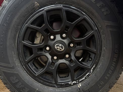 Used 2021 Toyota Tacoma SR5 RWD image 10