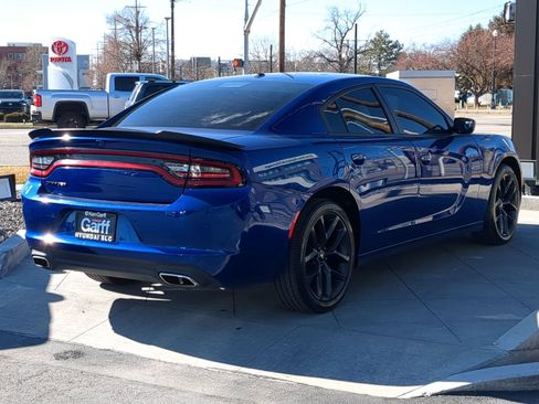 Used 2019 Dodge Charger SXT w/ Blacktop Package image 3