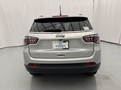 Used 2024 Jeep Compass Latitude AWD/4WD image 8