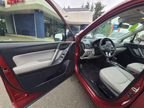 Used 2017 Subaru Forester 2.5i Premium AWD/4WD image 19
