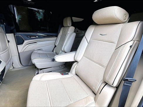 Used 2023 Cadillac Escalade Premium Luxury w/ Performance Package AWD/4WD image 22