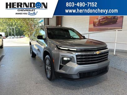 Used 2025 Chevrolet Traverse LT