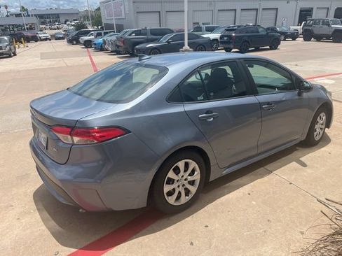 Used 2021 Toyota Corolla LE FWD image 5