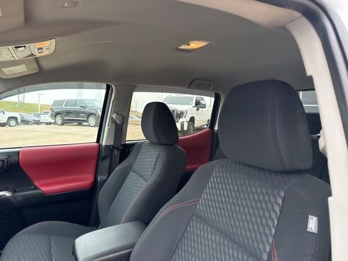 Used 2021 Toyota Tacoma SR5 w/ Technology Package image 13