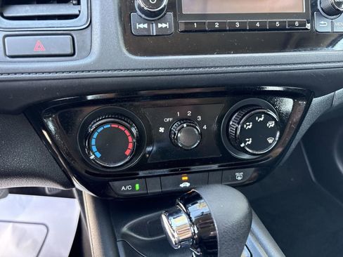 Used 2016 Honda HR-V LX image 32