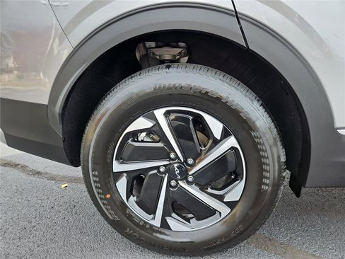 Certified 2025 Kia Sportage LX image 11