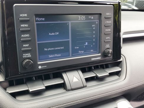 Used 2021 Toyota RAV4 LE image 23