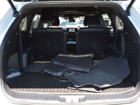 Used 2023 Toyota Highlander XSE AWD/4WD image 17