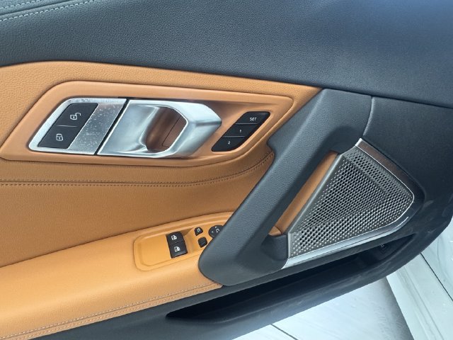 Used 2025 BMW Z4 M40i w/ Premium Package RWD image 28