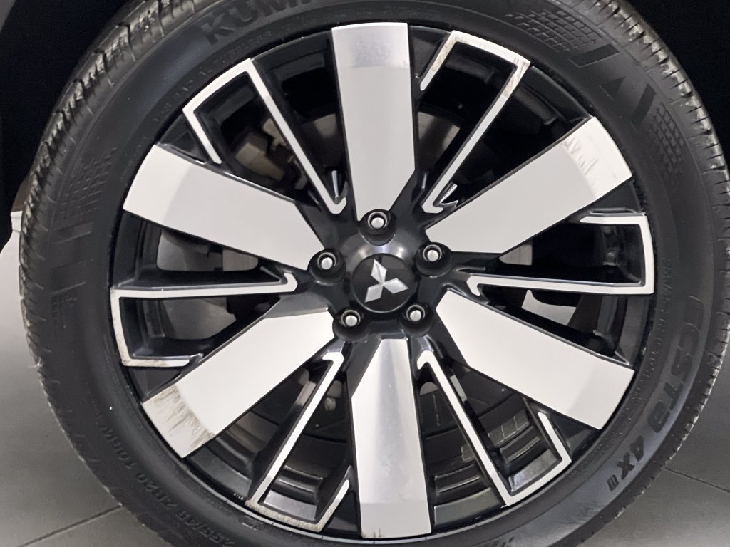 Used 2025 Mitsubishi Outlander SE FWD image 79