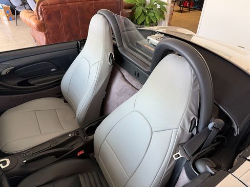 Used 2000 Porsche Boxster RWD image 6