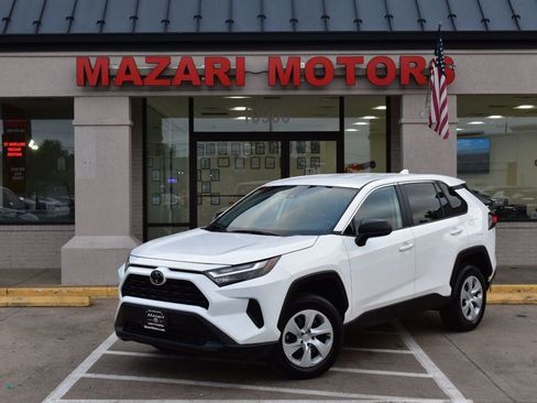Used 2024 Toyota RAV4 LE AWD/4WD image 2
