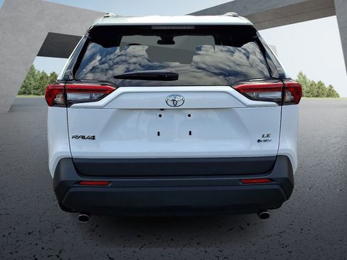 Used 2025 Toyota RAV4 LE AWD/4WD image 5