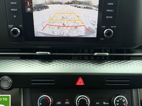 Used 2024 Kia Carnival LX image 32