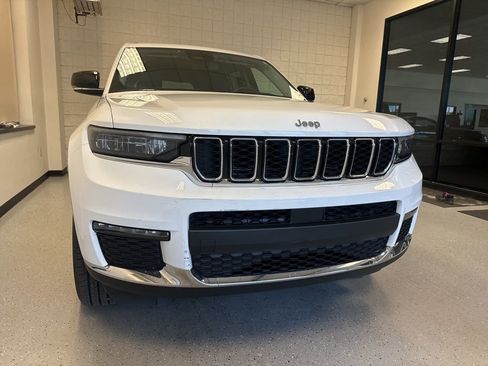 Used 2023 Jeep Grand Cherokee L Limited AWD/4WD image 38