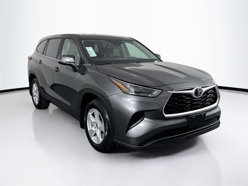 Certified 2023 Toyota Highlander L FWD image 8