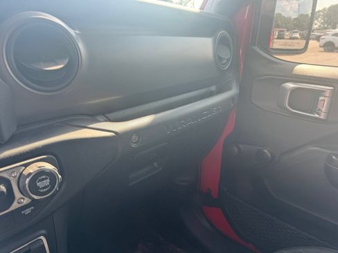Used 2022 Jeep Wrangler Sport AWD/4WD image 14