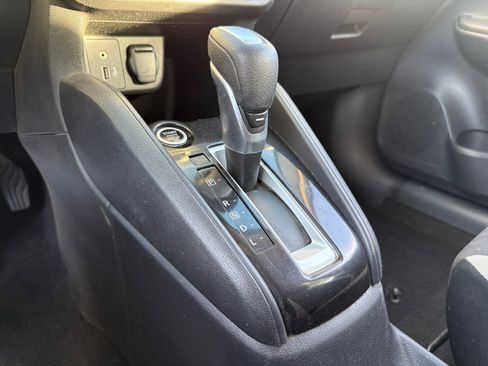 Used 2021 Nissan Versa SV image 12